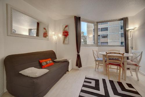 IMMOGROOM - 2 min from the beaches - AC- Swimming pool