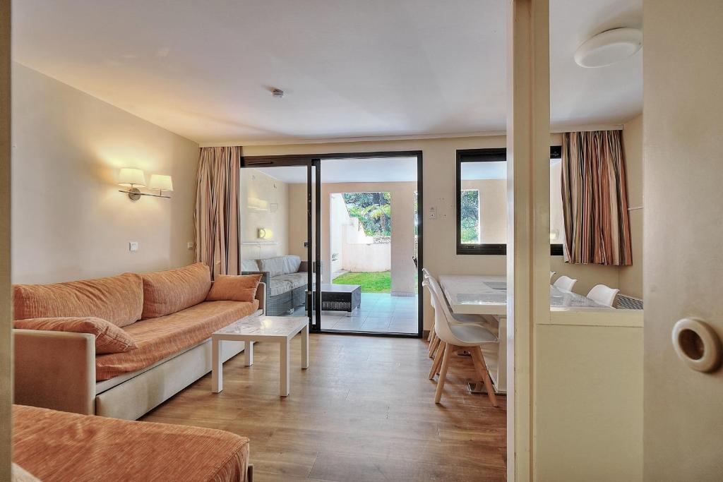 IMMOGROOM - 2 Rooms - Garden - Terrace - Pool - Parking 33 Avenue Amiral Wester Wemyss, 06400 Cannes