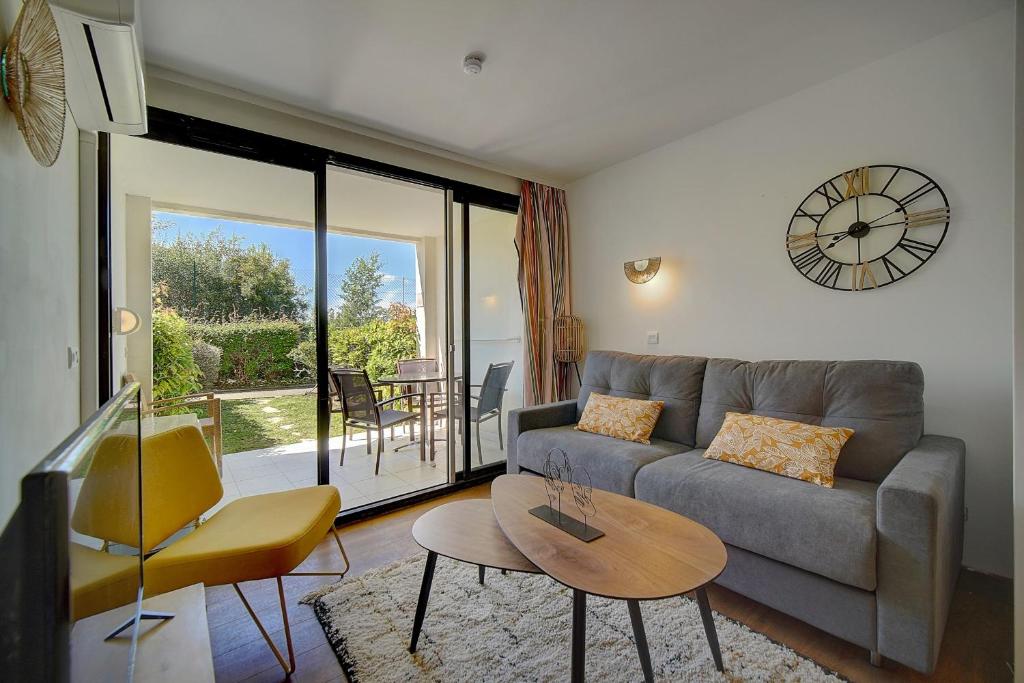 IMMOGROOM - 2 Rooms - Pool - Garden - Terrace - Parking - AC 33 Avenue Amiral Wester Wemyss, 06150 Cannes