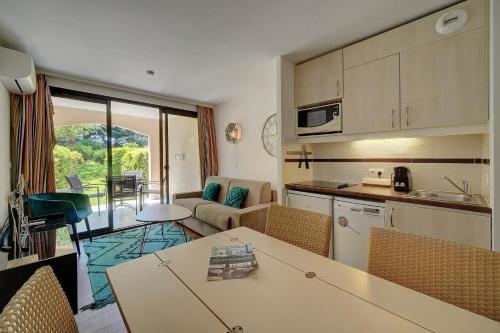 IMMOGROOM - 2 Rooms - Renovated - Pool - AC - Parking - Garden