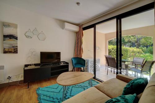 IMMOGROOM - 2 Rooms - Renovated - Pool - AC - Parking - Garden