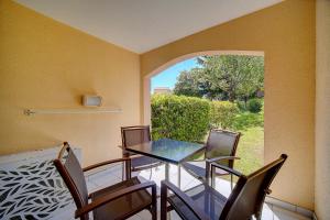IMMOGROOM - 2 Rooms - Renovated - Pool - AC - Parking - Garden