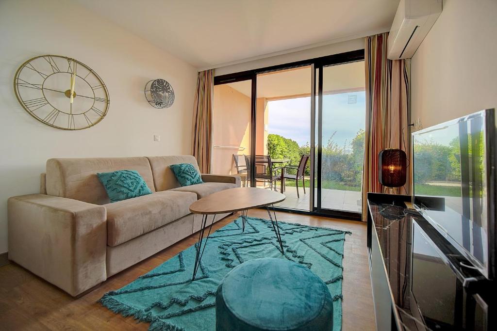 IMMOGROOM - 2 Rooms - Renovated - Pool - Air conditioning - Parking - 33 Avenue Amiral Wester Wemyss, 06150 Cannes
