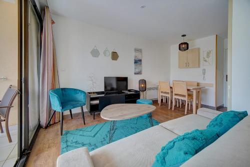 IMMOGROOM - 2 Rooms - Renovated - Pool - Terrace - Garden - Parking -