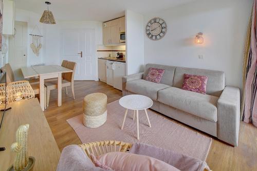 IMMOGROOM - 2 Rooms renovated - Pool - Terrace - Garden - Parking -