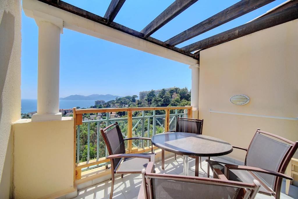 IMMOGROOM - 2 Rooms sea view - Pool - Parking - Terrace - 33 avenue Amiral Wester Wemyss, 06400 Cannes