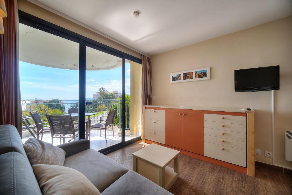 IMMOGROOM - 2 Rooms sea view - Pool - Parking - Terrace - 33 avenue Amiral Wester Wemyss, 06150 Cannes