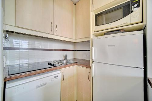 IMMOGROOM - 2 rooms sea view - Pool - Terrace - Parking - Air conditioning