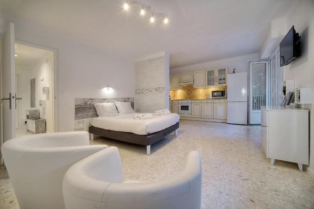 IMMOGROOM - 5min from the beach - Terrace - Parking - Wifi 42 avenue du Dr Raymond Picaud, 06400 Cannes