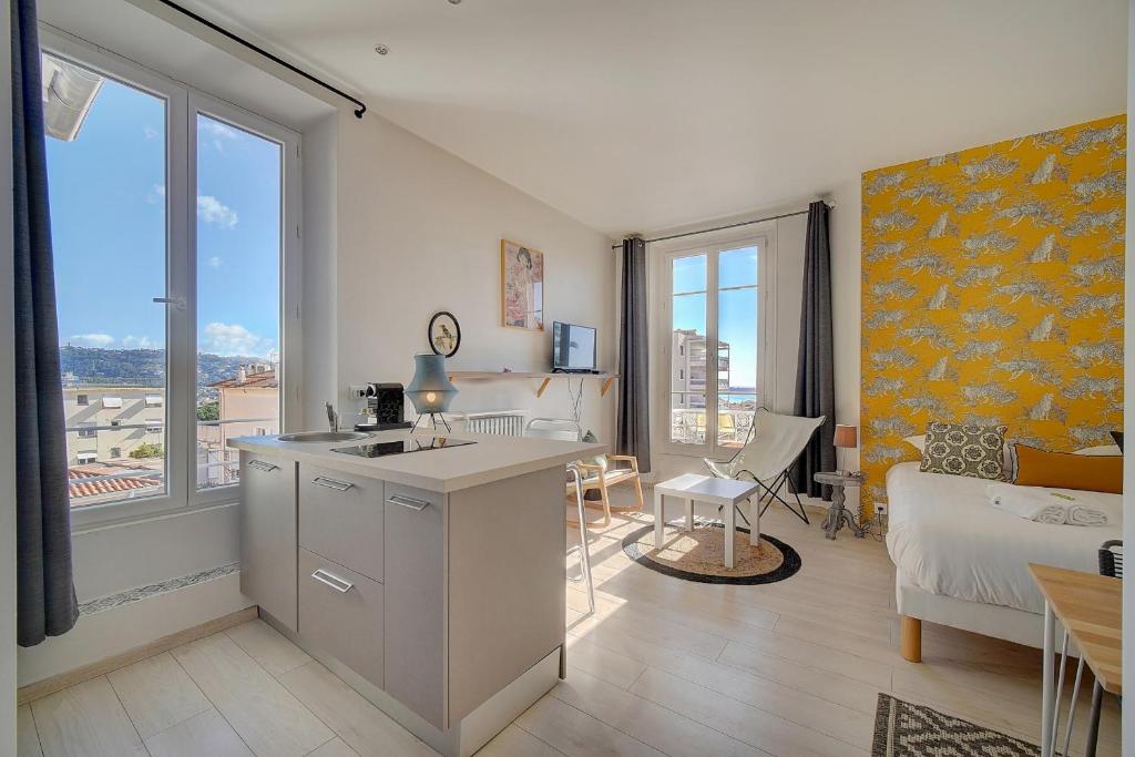 IMMOGROOM - Bourgeois building - Quiet - Parking - Sea view 17 rue Marius Monti, 06400 Cannes