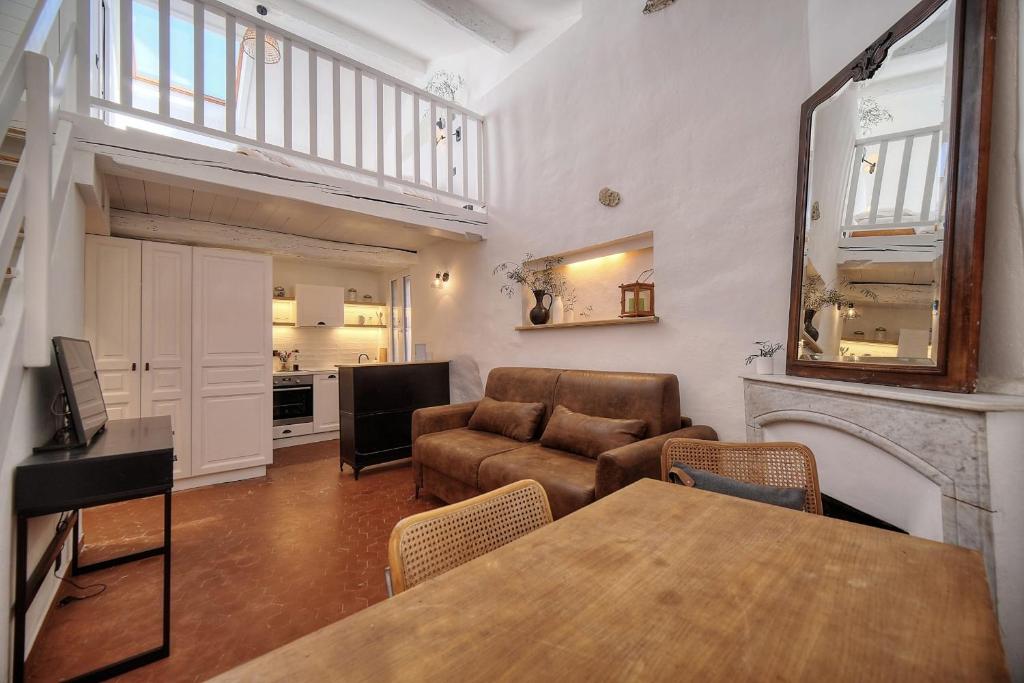 IMMOGROOM - Cosy - Duplex Rénové - Proche des plages 7 rue panisse, 06400 Cannes