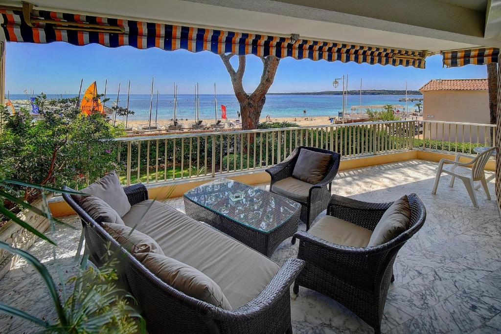 Appartement IMMOGROOM- Huge Terrace - Panoramic Sea View - 1min from Beach 14 Rue Esprit Violet 06400 Cannes