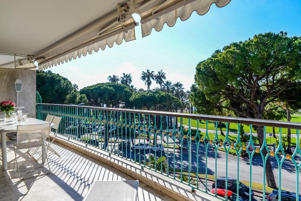 Appartement IMMOGROOM - Huge terrace - Sea view - CROISETTE - AC 110 Boulevard de la Croisette 06400 Cannes