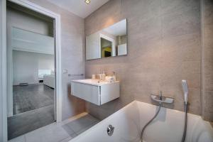 IMMOGROOM - Large Apartment - Parking - Air conditioning - Sea view - Wifi