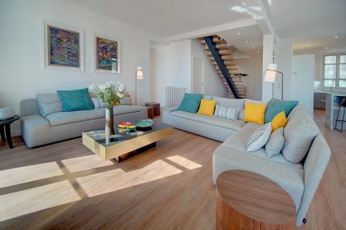 IMMOGROOM - Magnificent 180m duplex apartment - Parking - Air conditioning