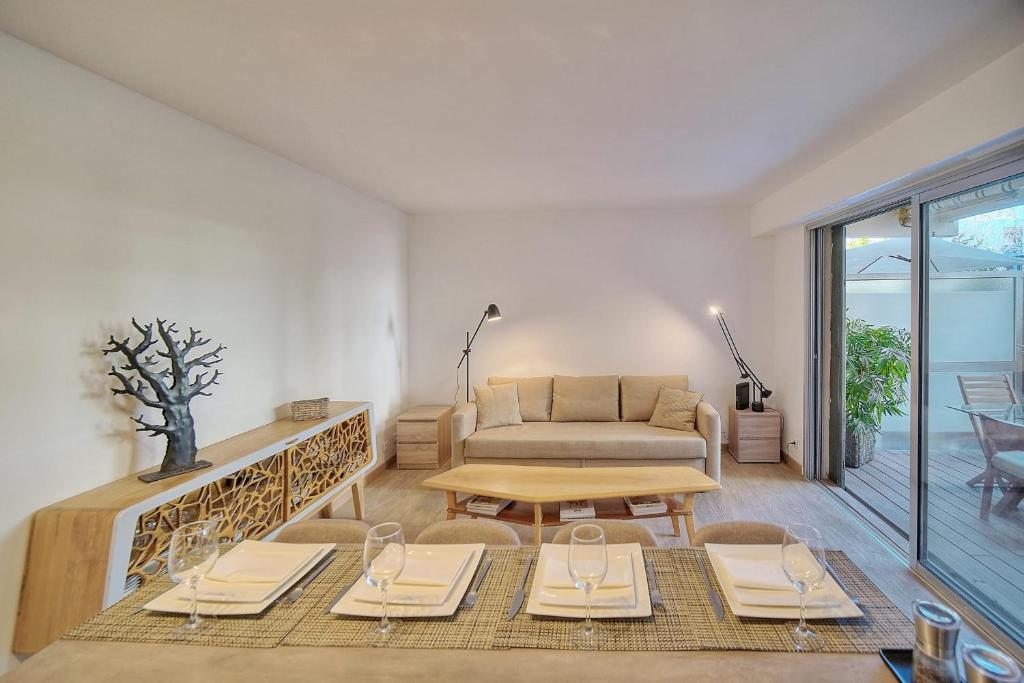 Appartement IMMOGROOM - Modern - Terrace - AC - Wifi - Parking 17 avenue du Petit Juas 06400 Cannes