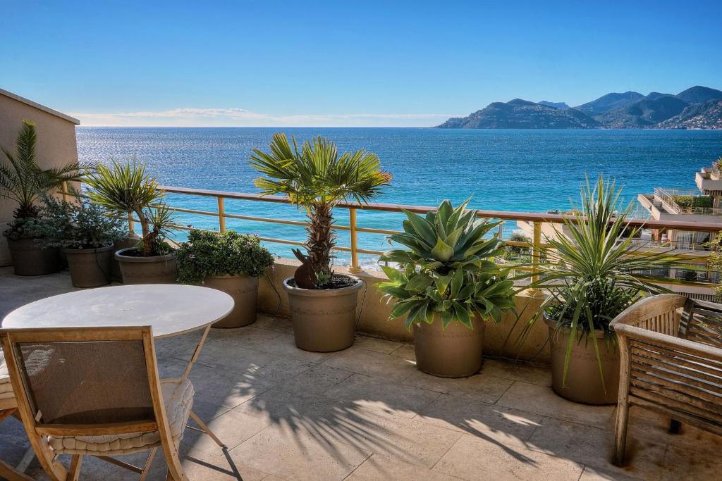 IMMOGROOM - Panoramic sea view - Terrace - 1 min from the beach - Parking 19/25 Avenue Francis Tonner, 06150 Cannes