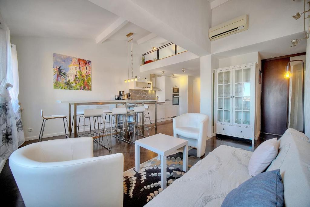 Appartement IMMOGROOM - Refurbished - Sea view - Wifi - Air conditioning 7 2ème rue barri 06400 Cannes