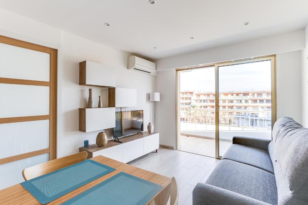 IMMOGROOM - Renovated apartment - Terrace - AC - Wifi 6 Rue Cirodde, 06400 Cannes