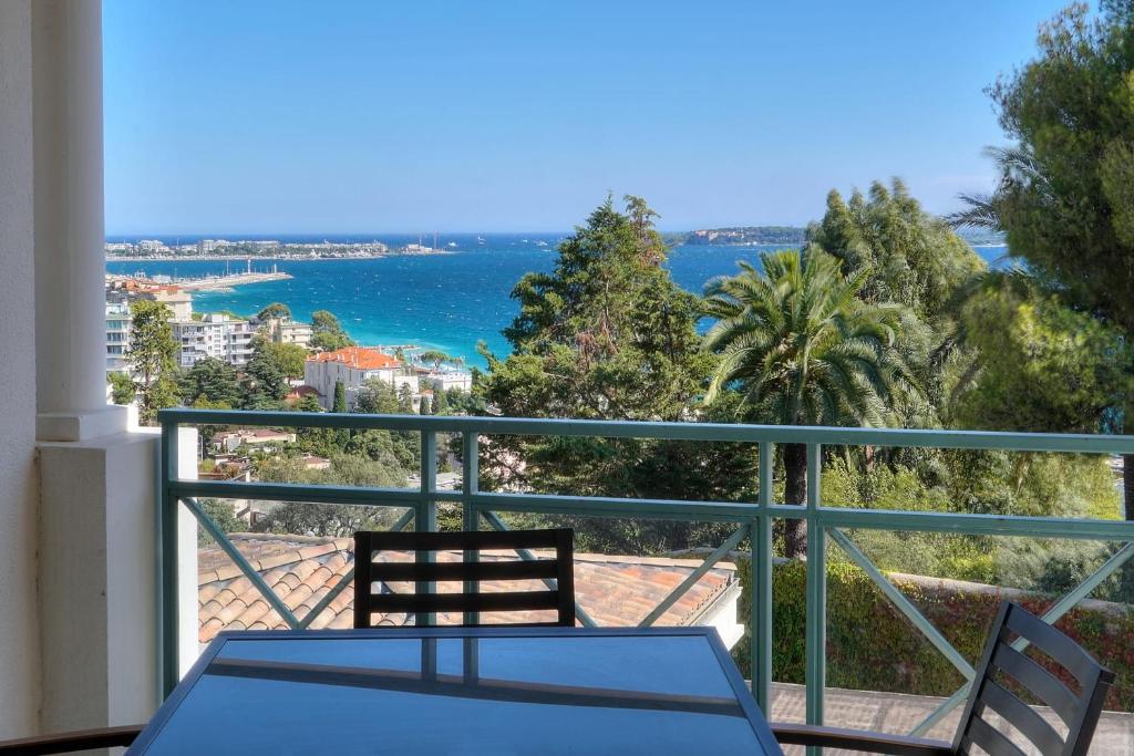 IMMOGROOM - Renovated - Sea view - Pool - Patio - Wifi - AC - Parking 33 avenue Amiral Wester Wemyss, 06400 Cannes