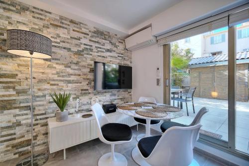 IMMOGROOM - Rénové haut de gamme - Terrasse de 50m2 - Climatisation