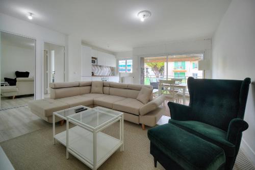 IMMOGROOM - Terrace - Near shops - Parking - Wifi - AC livingroom