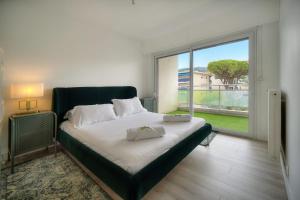 IMMOGROOM - Terrace - Near shops - Parking - Wifi - AC livingroom