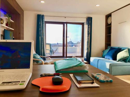 Imowemo OVAR Multifuncional penthouse studios