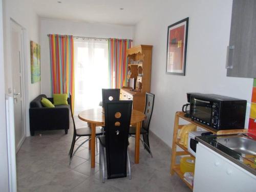 Impeccable 1-Bed Apartment in Magalas Vin de Pays