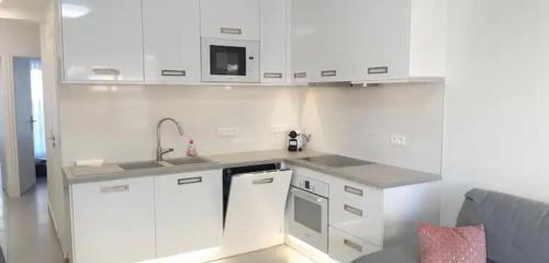 Impeccable 2 pièces avec balcons à 50m de la plage
