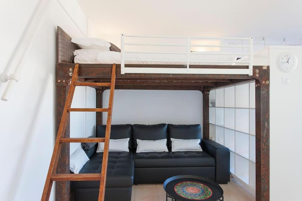 Appartement In Bed with Lisbon 5N Avenida Cravos Vermelhos 8 - 5th Floor - N 2720-141 Amadora