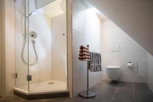 In-der-RAEUCHERKAMMER-die-Superior-Suite-ueber-den-Daechern-der-Altstadt