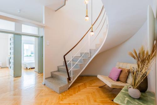 INCREDIBLE DUPLEX PENTHOUSE & TERRACES & Parking