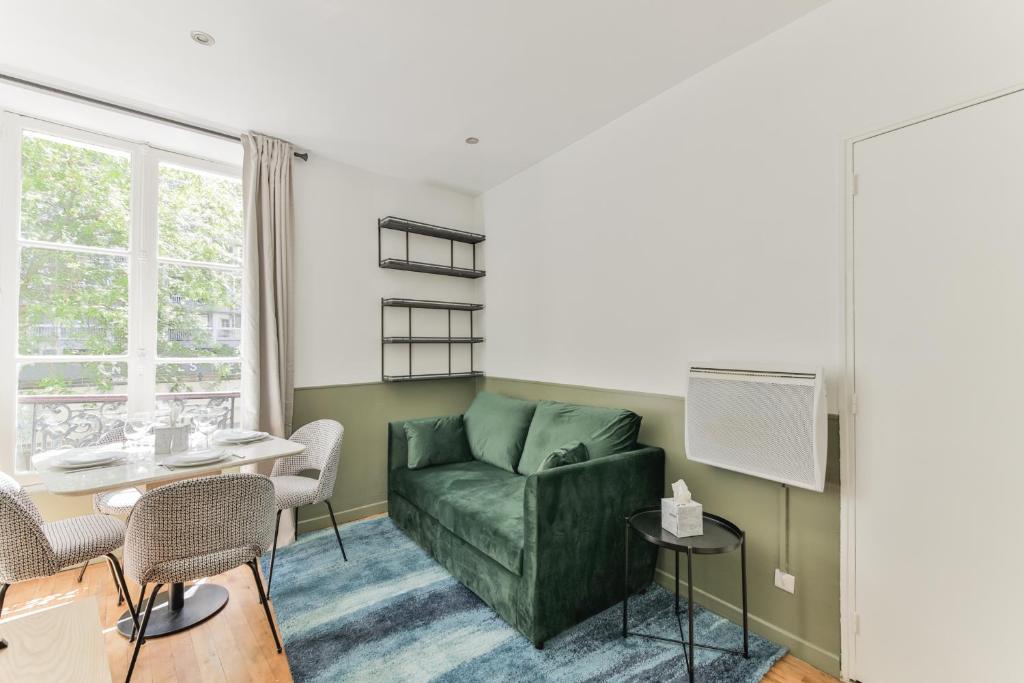 indépendant flat: canal st martin&trains stations! 27 Rue de Meaux, 75019 Paris