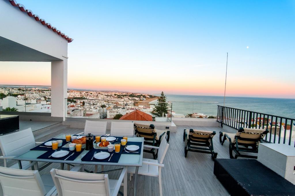 Infinito penthouse Luxury Best terrace Albufeira rua do jau apartamento 36, 8200-178 Albufeira