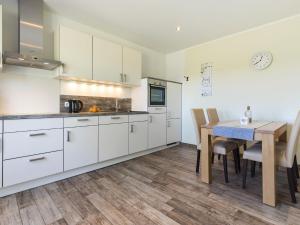 Intriguing Holiday Home in Ostseebad K hlungsborn with Garden