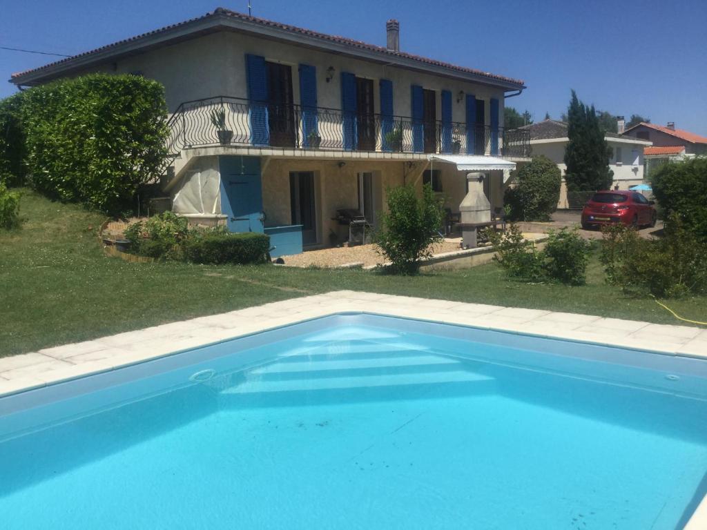 Inviting 2-Bed Apartment with pool in Saint-Romain 13 Route de Boisseau, 16210 Saint-Romain