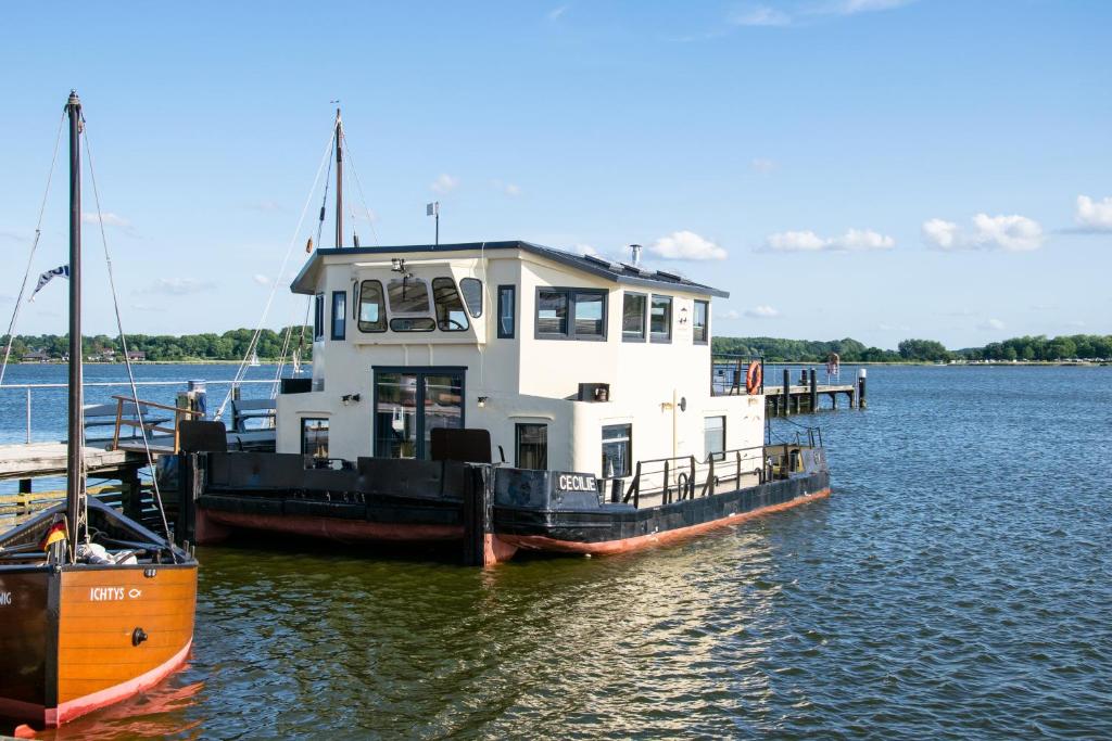 Island-dreams Hausboot Cecilie 5 Am Hafen Hausboot Cecilie, 24837 Schleswig