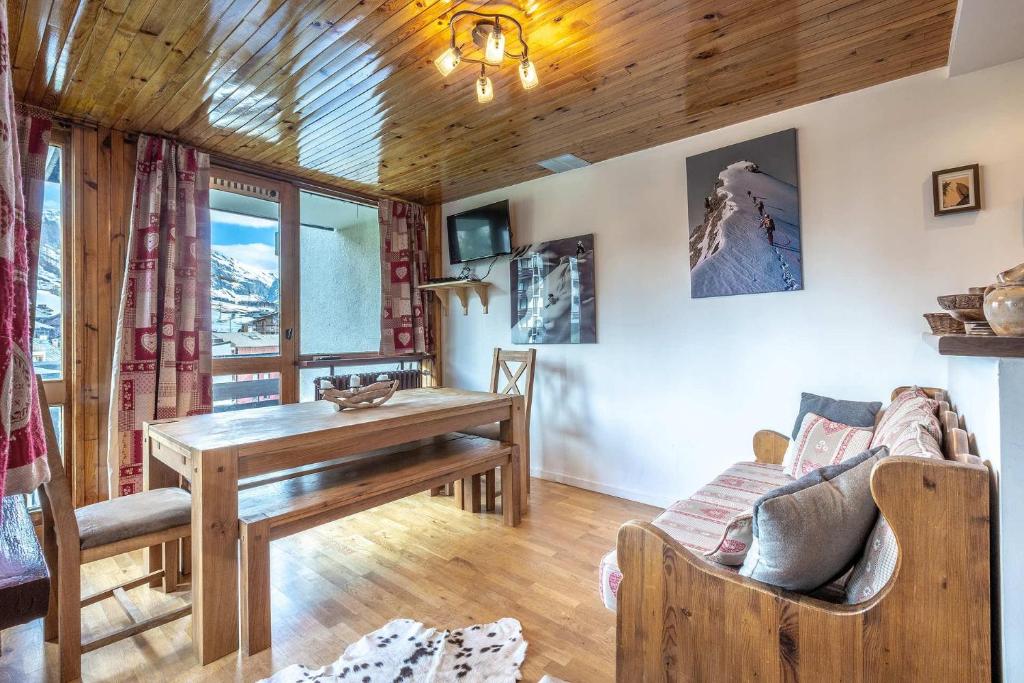 Appartement ISR23 - Superbe appartement, centre ville, proche pistes et commerces Montée du Thovex 73150 Val dʼIsère