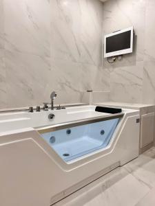 Jacquemont - Sauna Bain a remous - 4P - Paris 17