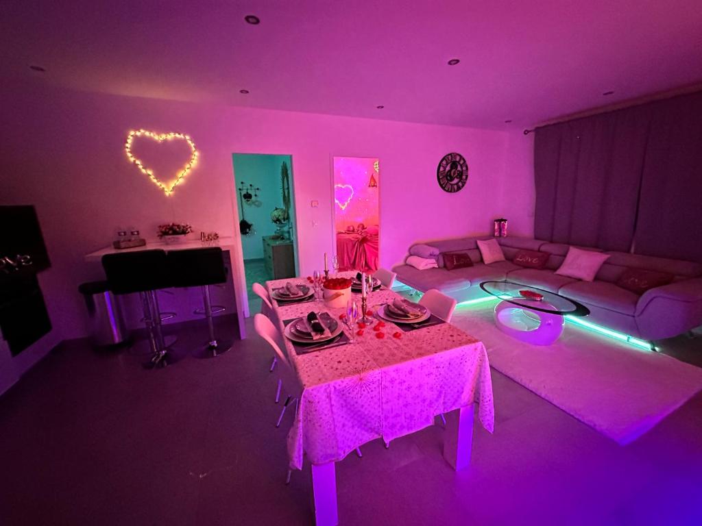 Jacuzzi Appartement love room 42 Rue Solange Boutel, 78840 Freneuse