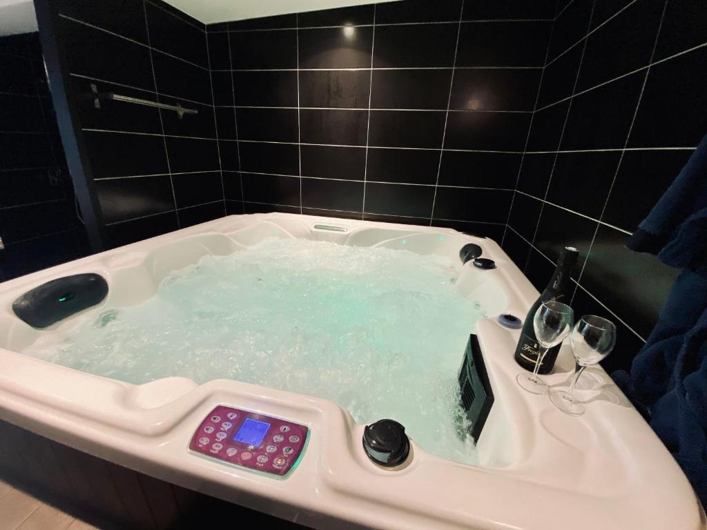 Appartement JACUZZI dans appartement T2 centre-ville 8 Rue Beffroy 76000 Rouen