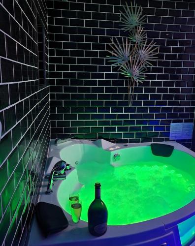 Appartement jacuzzi Gold&Night Verneuil d’Avre et d’Iton france