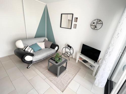 Jacuzzi / Parking Privé / Terrasse / Au pied du tram