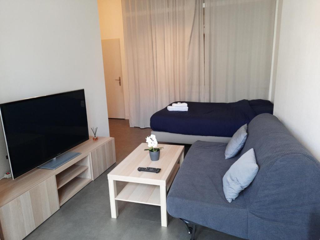 James's Quinta das Palmeiras, spacious 2 bedroom apartment in luxury complex, walking distance to town and beach