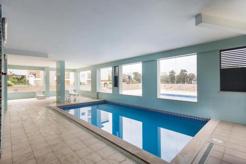 James's Quinta das Palmeiras, spacious 2 bedroom apartment in luxury complex, walking distance to town and beach