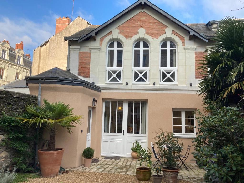 + JARDIN au calme avec BBQ + CELLIER + GARAGE 34200 Sète