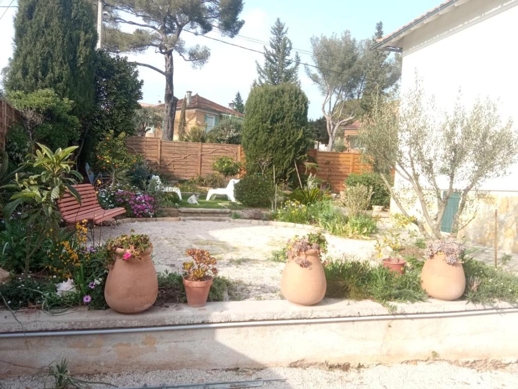 Appartement Jardin de la ciotat 5mn des plages 327 Avenue Citharista 13600 La Ciotat