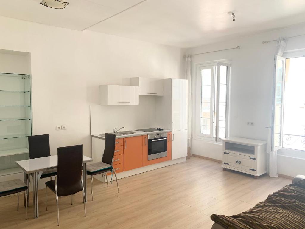 Appartement Jean Médecin - Au Calme ! 2 pièces 45m2 Hyper Centre 3 Rue d'Alger 06000 Nice