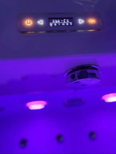 Jeu de regards - Jacuzzi/Balnéo